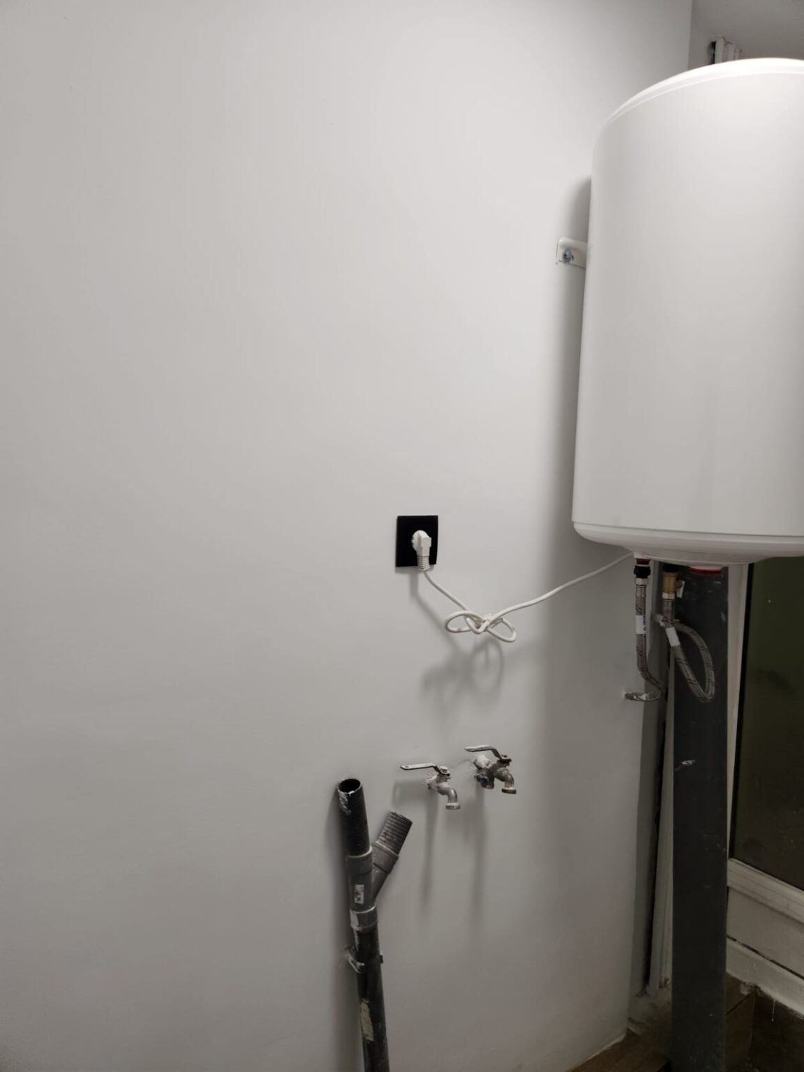 Sistema de agua caliente instalado durante reforma de vivienda en Barcelona